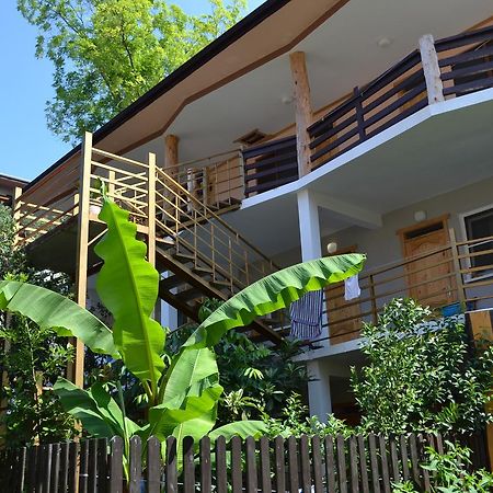 Sun Hotel Guest House Pizunda Bagian luar foto