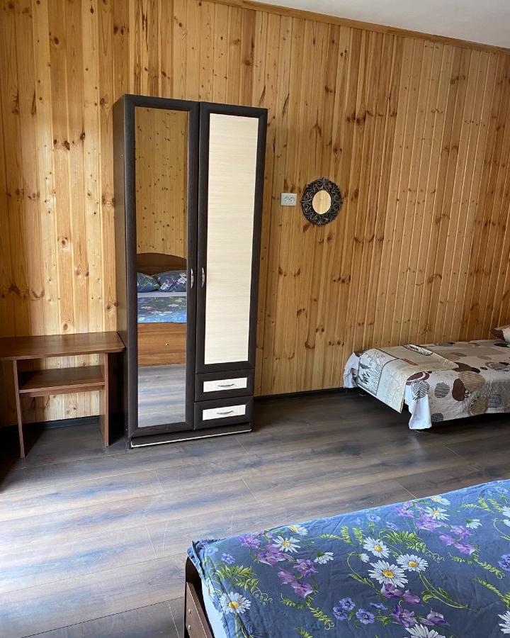 Sun Hotel Guest House Pizunda Bagian luar foto